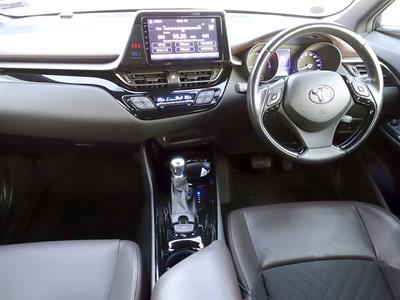 2017 Toyota C-HR - Thumbnail