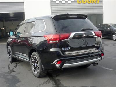 2015 Mitsubishi Outlander PHEV - Thumbnail