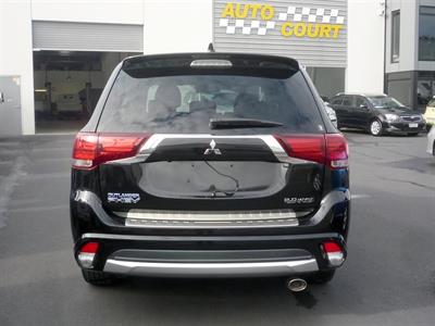 2015 Mitsubishi Outlander PHEV - Thumbnail