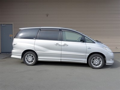 2005 Toyota Estima - Thumbnail