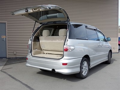2005 Toyota Estima - Thumbnail
