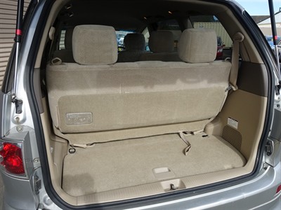 2005 Toyota Estima - Thumbnail