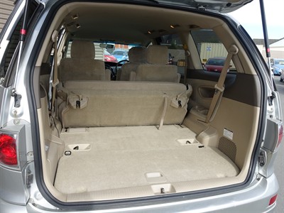 2005 Toyota Estima - Thumbnail