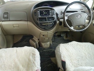 2005 Toyota Estima - Thumbnail
