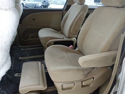 2005 Toyota Estima - Thumbnail