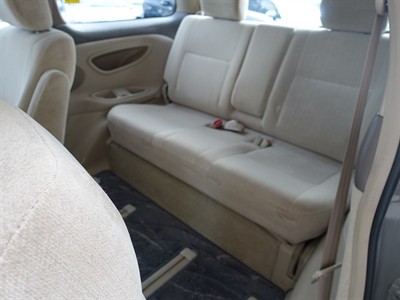 2005 Toyota Estima - Thumbnail