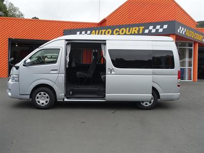 2017 Toyota Hiace - Thumbnail