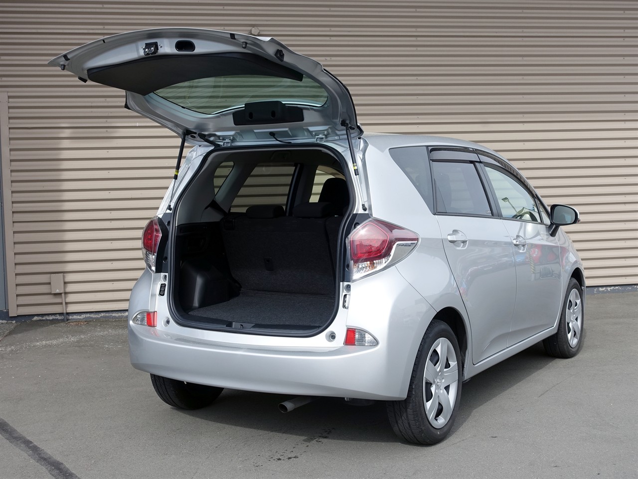 2016 Toyota Ractis