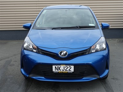 2015 Toyota Vitz - Thumbnail