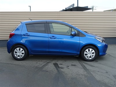 2015 Toyota Vitz - Thumbnail