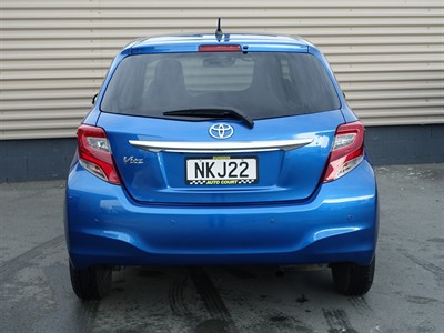 2015 Toyota Vitz - Thumbnail