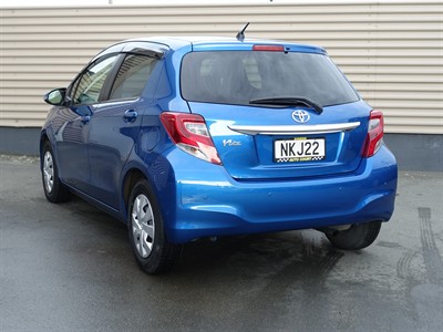 2015 Toyota Vitz - Thumbnail