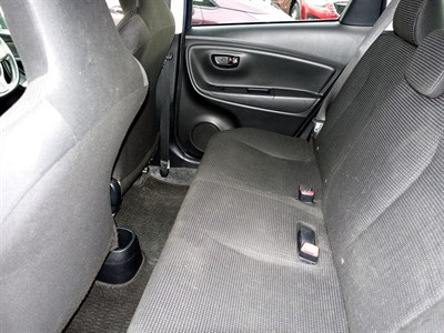 2015 Toyota Vitz - Thumbnail