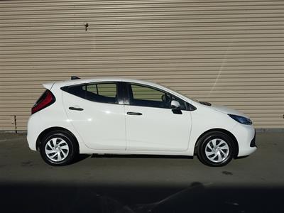 2023 Toyota Aqua - Thumbnail