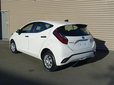 2023 Toyota Aqua - Thumbnail