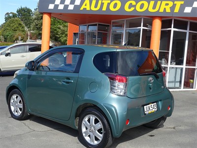 2009 Toyota iQ - Thumbnail