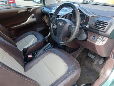 2009 Toyota iQ - Thumbnail