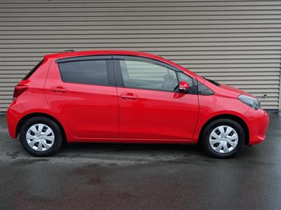 2015 Toyota Vitz - Thumbnail