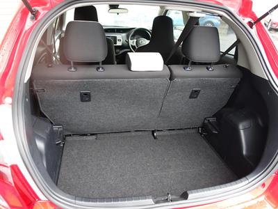 2015 Toyota Vitz - Thumbnail