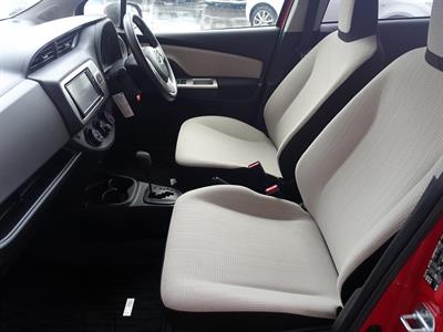 2015 Toyota Vitz - Thumbnail
