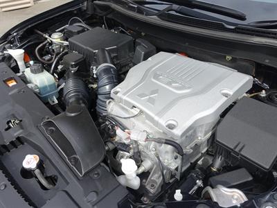 2015 Mitsubishi Outlander - Thumbnail