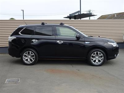 2015 Mitsubishi Outlander - Thumbnail