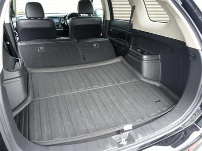 2015 Mitsubishi Outlander - Thumbnail