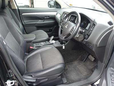 2015 Mitsubishi Outlander - Thumbnail