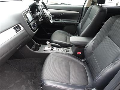 2015 Mitsubishi Outlander - Thumbnail