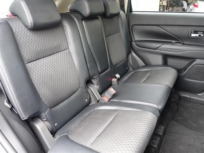 2015 Mitsubishi Outlander - Thumbnail