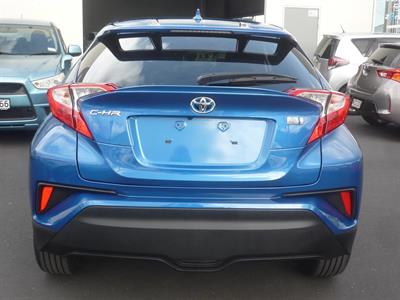 2017 Toyota C-HR - Thumbnail