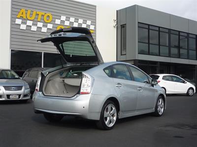 2010 Toyota Prius - Thumbnail