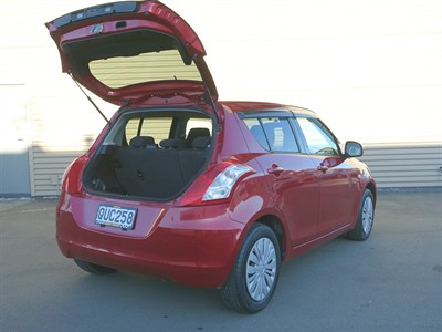 2013 Suzuki Swift - Thumbnail