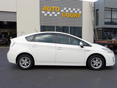 2010 Toyota Prius - Thumbnail
