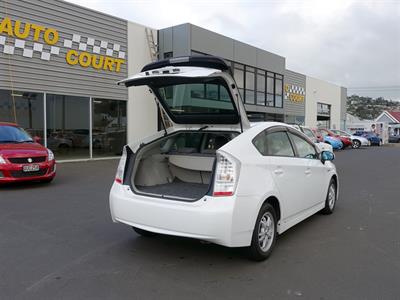 2010 Toyota Prius - Thumbnail