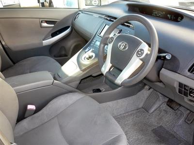 2010 Toyota Prius - Thumbnail