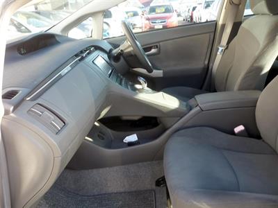 2010 Toyota Prius - Thumbnail