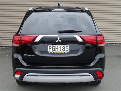2022 Mitsubishi Outlander - Thumbnail