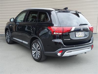 2022 Mitsubishi Outlander - Thumbnail