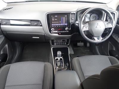 2022 Mitsubishi Outlander - Thumbnail