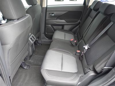 2022 Mitsubishi Outlander - Thumbnail