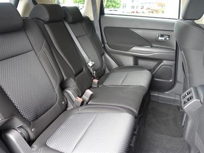 2022 Mitsubishi Outlander - Thumbnail