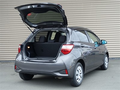 2017 Toyota Vitz - Thumbnail