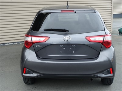 2017 Toyota Vitz - Thumbnail