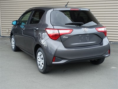 2017 Toyota Vitz - Thumbnail