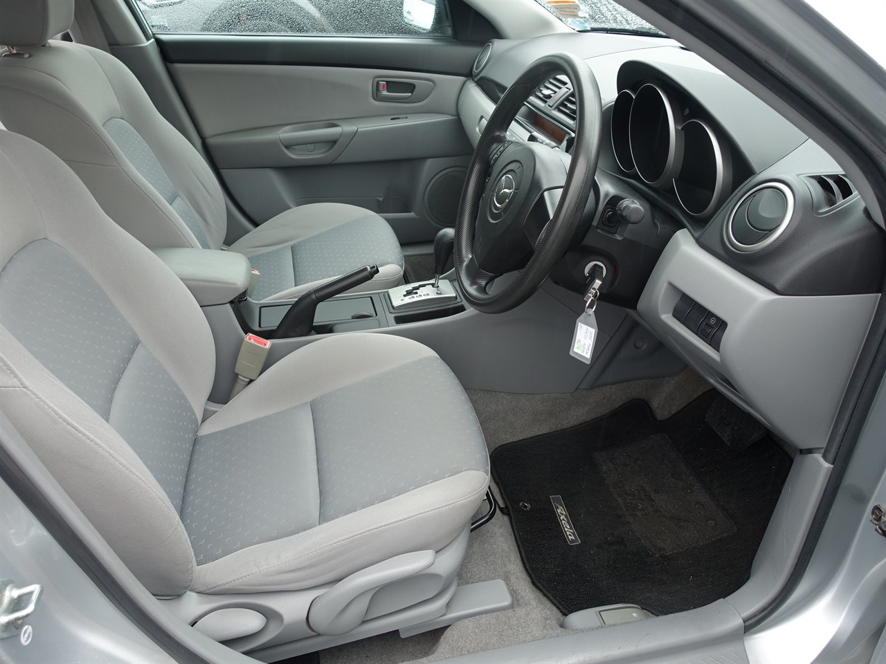 2005 Mazda Axela