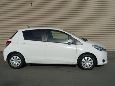 2013 Toyota Vitz - Thumbnail