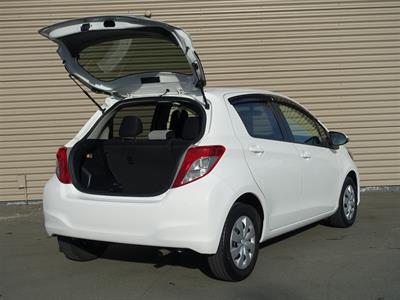 2013 Toyota Vitz - Thumbnail