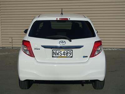 2013 Toyota Vitz - Thumbnail