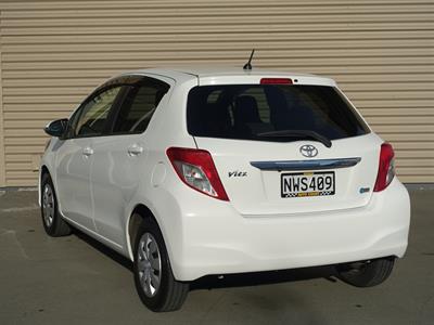 2013 Toyota Vitz - Thumbnail